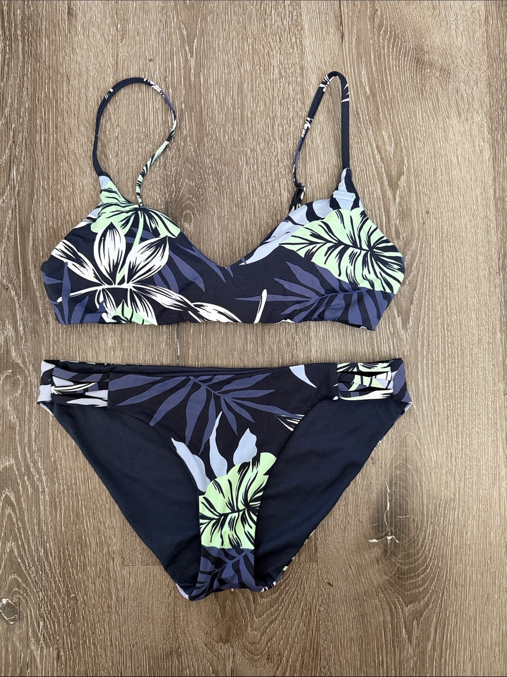 Roxy Beach Classics Bikini Set Triangle Top Cheeky Bottoms Size S